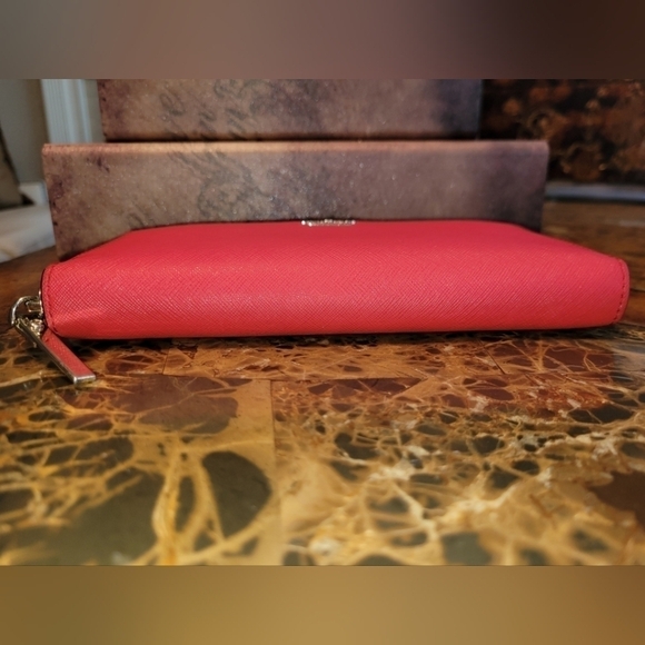 Kate Spade long zip around wallet - Picture 5 of 9